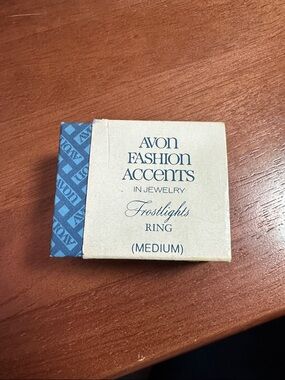 Vintage Avon frostlights ring